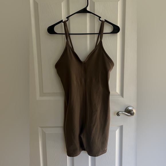 Alo Yoga Alosoft Suns Out Onesie Olive Tree - Picture 2 of 9